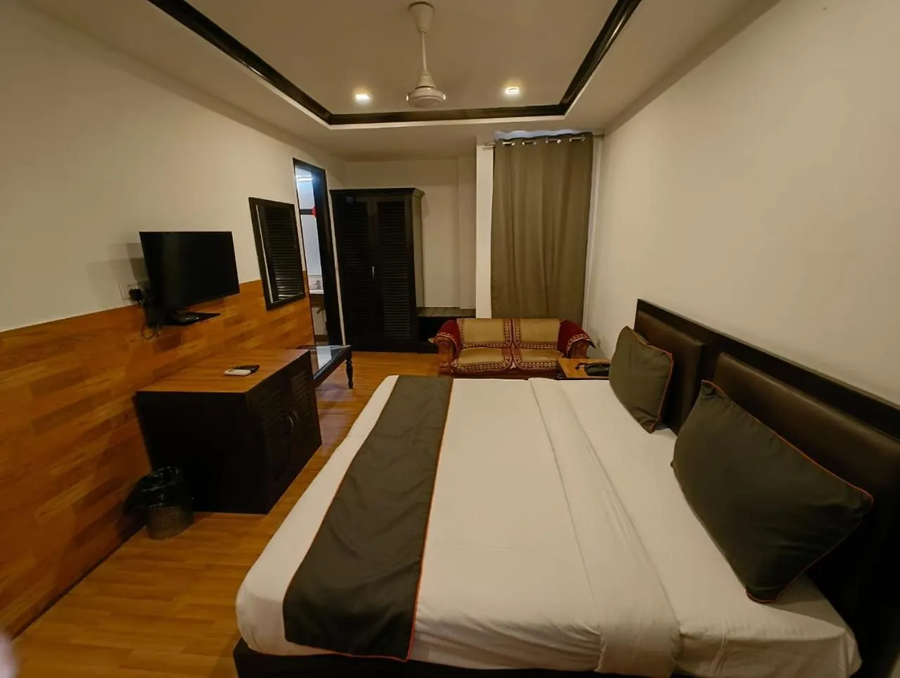 Hotel Veer Palace Green Park New Delhi
