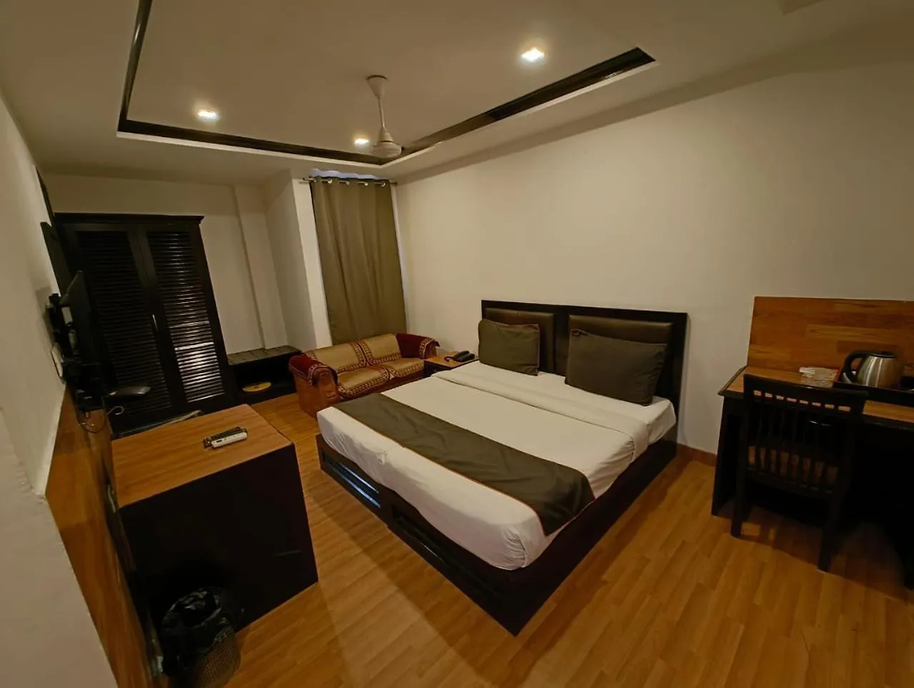 ***  Hotel Veer Palace Green Park New Delhi India